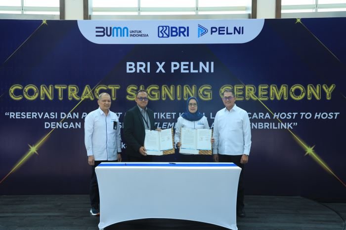 Pada Senin (23/9/2024), BRI dengan PT Pelayaran Nasional Indonesia (Persero) atau biasa disebut PELNI sepakat untuk memperkuat ekosistem layanan dengan menghadirkan fitur Reservasi dan Payment Point Tiket Kapal Laut PELNI melalui AgenBRILink di seluruh Indonesia. (Dok. BRI)