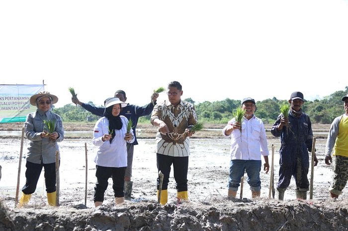 Wakil Menteri Pertanian (Wamentan), Sudaryono Mendorong BUMN Pangan Jadi Pusat Benih Terbesar di Indonesia. (Dok. Kementan)