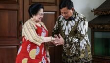 Ketua Umum PDI Perjuangan Megawati Soekarnoputri dengan Prabowo Subianto. (Dok. Metro TV)