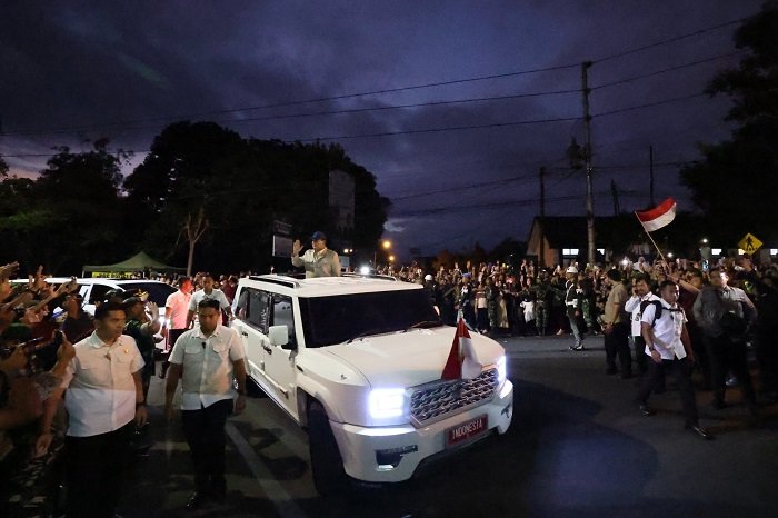 Presiden RI Prabowo Subianto menggunakan kendaraan Maung sebagai kendaraan resmi kenegaraannya. (Dok. Tim Media Prabowo)