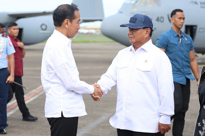 Presiden RI Joko Widodo bersama Menteri Pertahanan sekaligus presiden RI terpilih Prabowo Subianto. (Facebook.com @Prabowo Subianto)
