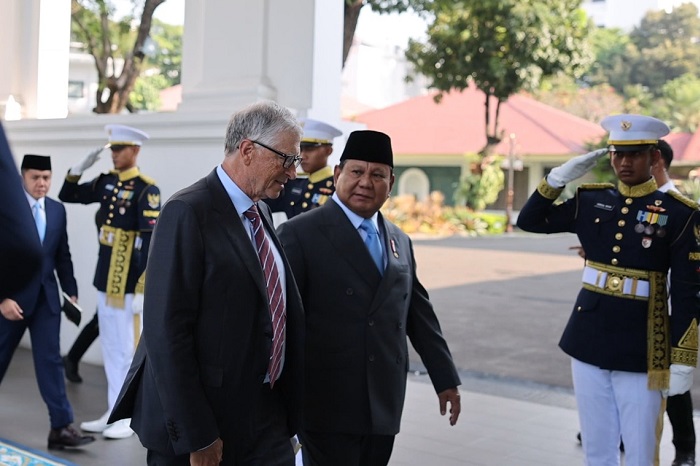 Presiden RI Prabowo Subianto menyambut langsung tokoh global sekaligus pendiri Microsoft, Bill Gates. (Dok. Tim Media Prabowo)