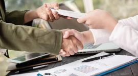 Nasabah BSI menikmati layanan cicilan tetap yang memberi rasa aman. (Dok. bankbsi.co.id)